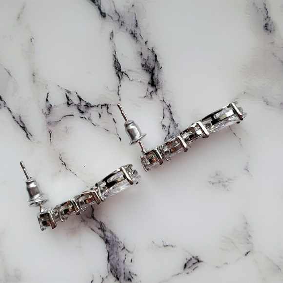 New Gorgeous White Sapphire Drop Earrings - Picture 5 of 9